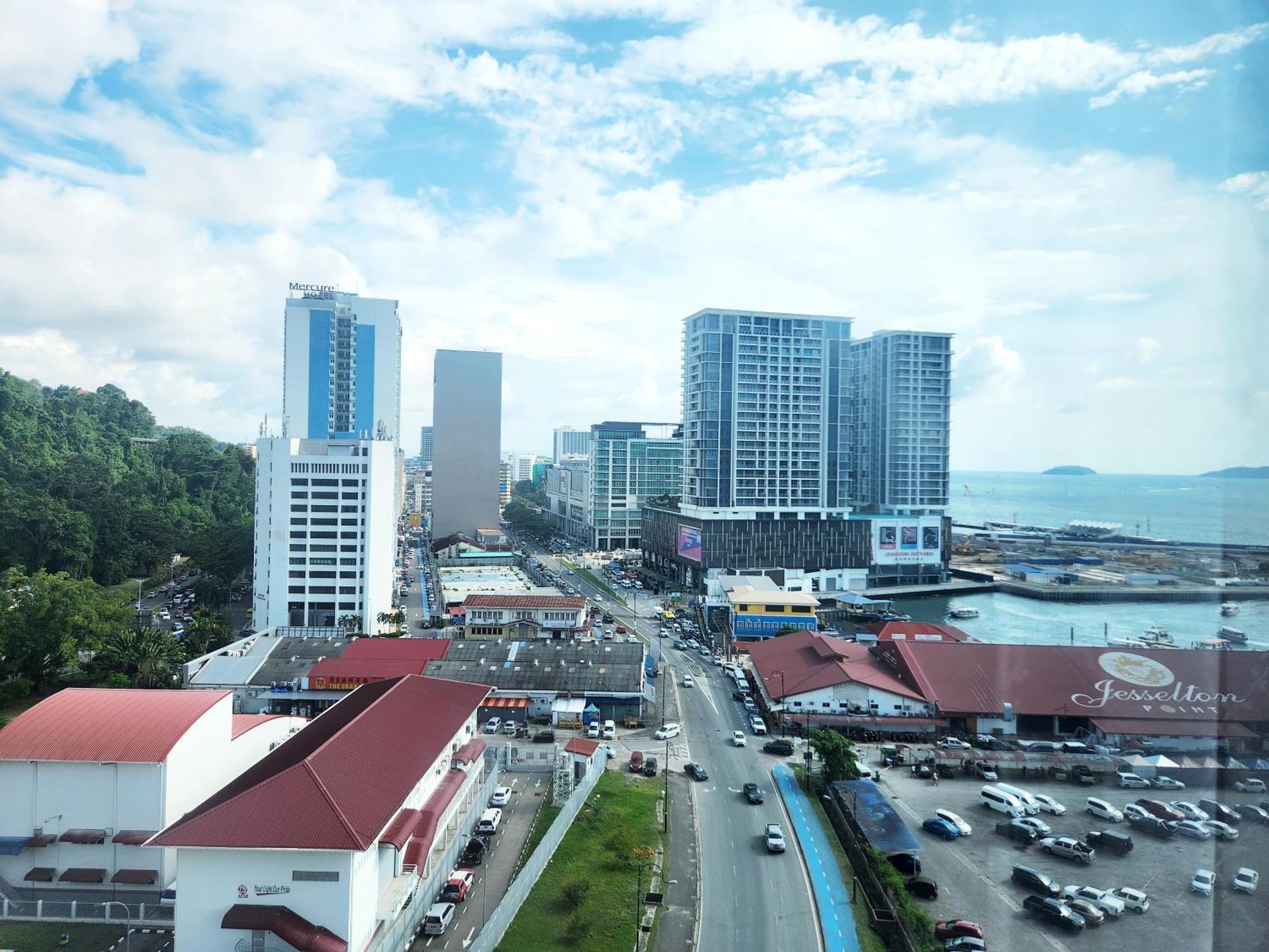 Jesselton Quay Kota Kinabalu City Centre By Lw Suites Room photo